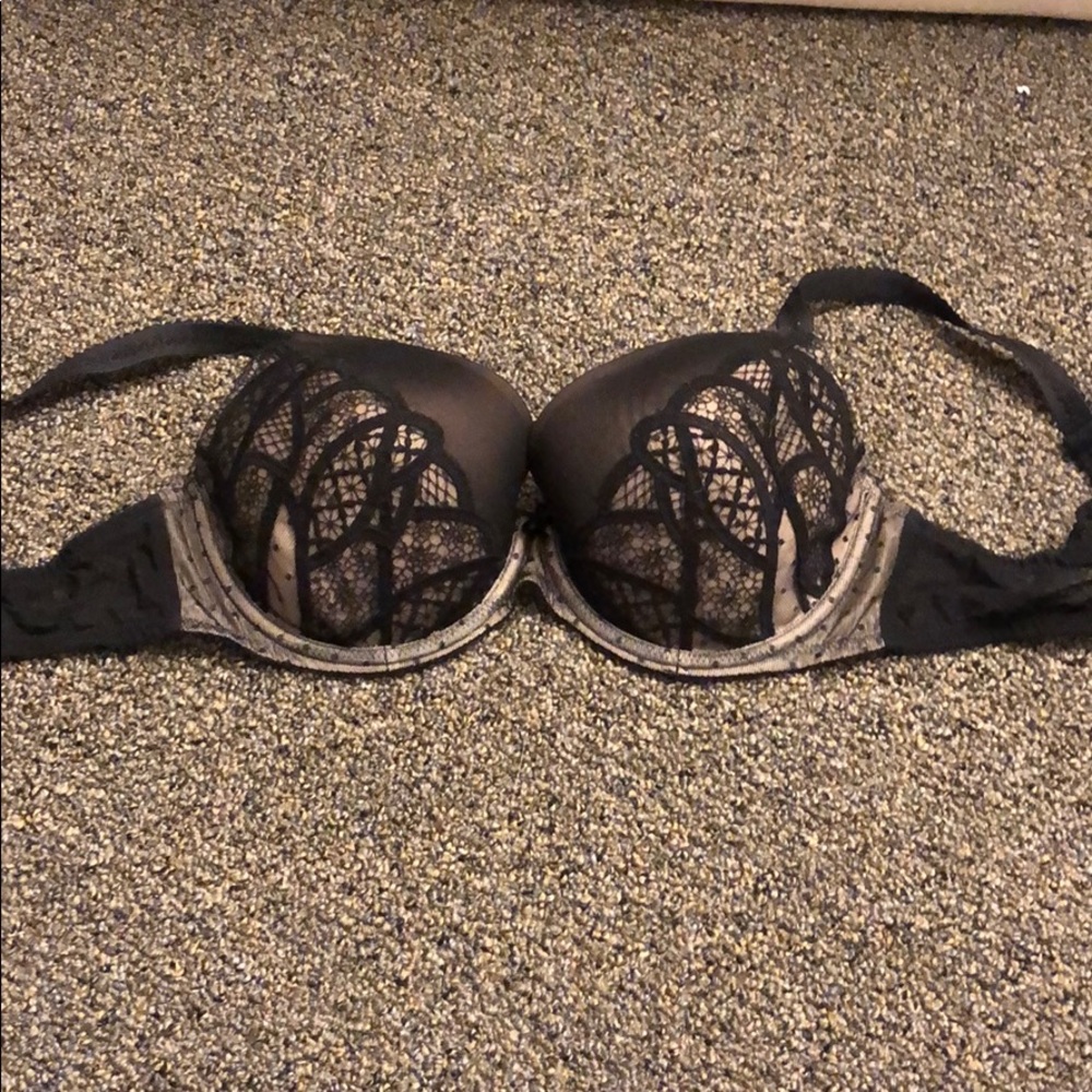 Wacoal 32DD black lace bra